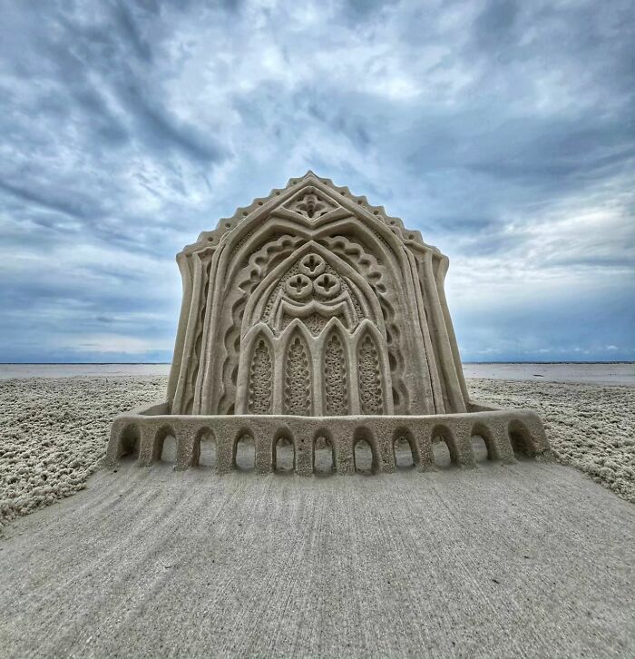 From Childhood Castles To Coastal Masterpieces: The Art Of Janel Hawkins' Sand Architectures (30 Pics)