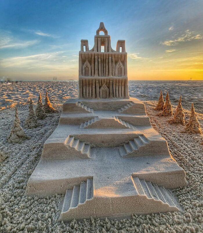 From Childhood Castles To Coastal Masterpieces: The Art Of Janel Hawkins' Sand Architectures (30 Pics)