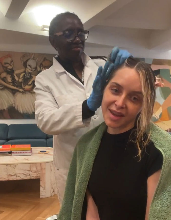 "What Is Wrong With You?": Fans Slam Jenny Mollen After She Got On A Plane With Lice