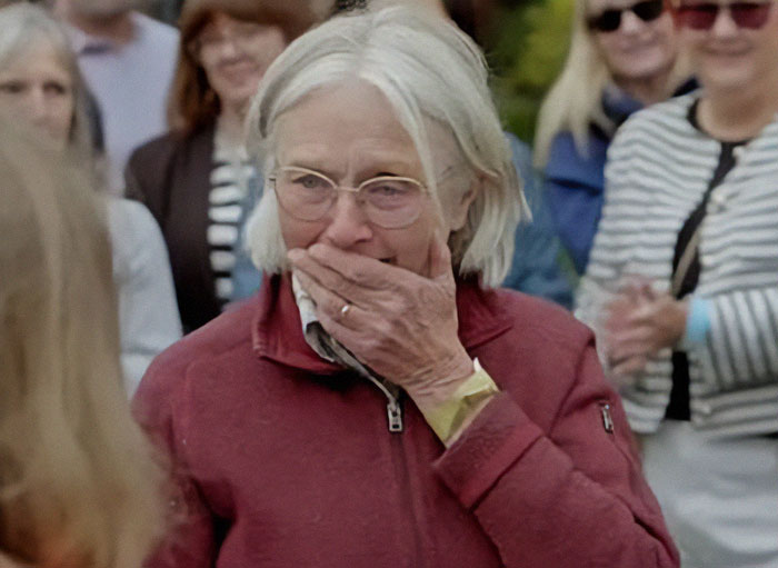 Antiques Roadshow Guest In Tears As She Learns Value Of Grandma’s Jewelry: “Took My Breath Away”