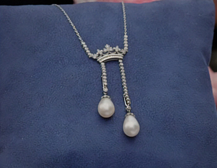 Antiques Roadshow Guest In Tears As She Learns Value Of Grandma’s Jewelry: “Took My Breath Away”