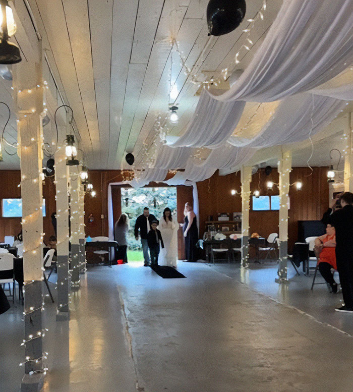 "Unfriend And Block": Bride Heartbroken After Entering Empty Venue As Guests Failed To Show Up