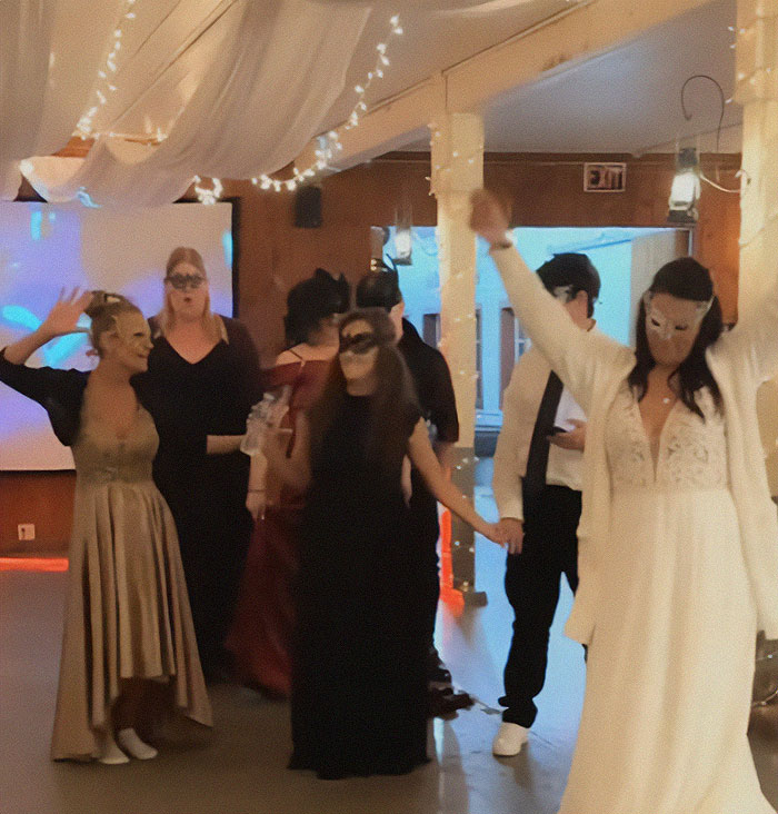 "Unfriend And Block": Bride Heartbroken After Entering Empty Venue As Guests Failed To Show Up