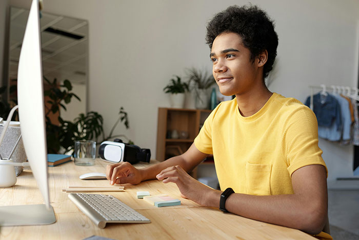 Bro’s Chronic Lateness Affects Whole Family, Livid Sibling Decides To Do The Same To Him