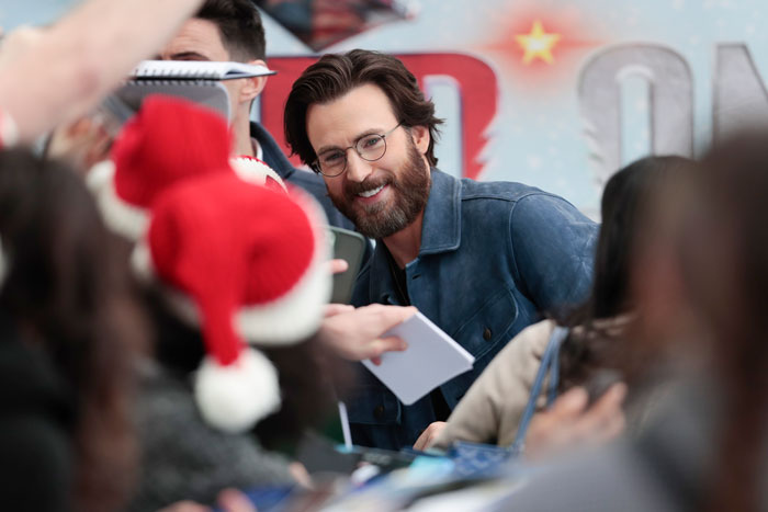 "He's Old Now": Chris Evans Sports Beard And Glasses In Unrecognizable Look At Movie Premiere