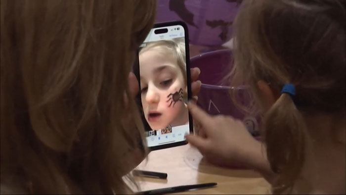 6YO Deaf Girl's Neighbors Learn Sign Language To Make Her Halloween Night "Incredibly Special"