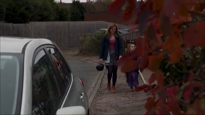 6YO Deaf Girl's Neighbors Learn Sign Language To Make Her Halloween Night "Incredibly Special"