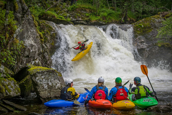 Lady Goes Ballistic Over BF’s Advice On Her Daughter’s Kayaking Outfit, Gets Upset When He's Right