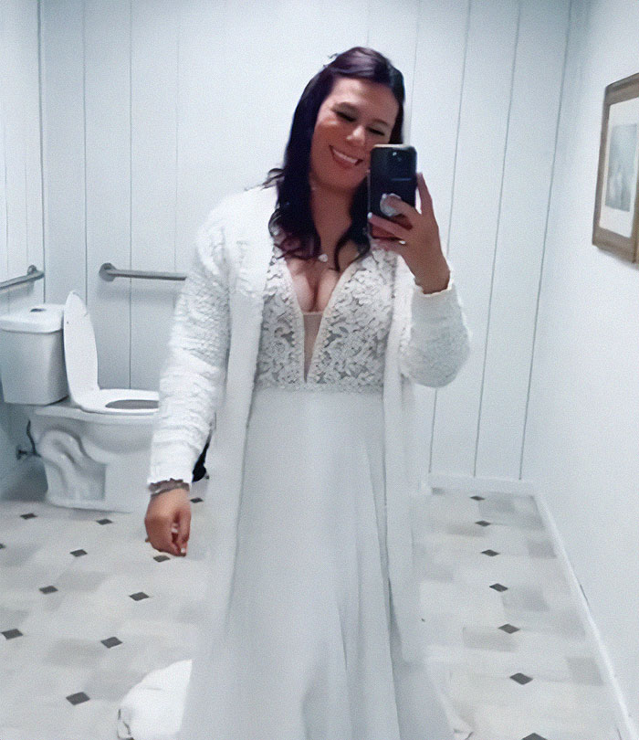 "Unfriend And Block": Bride Heartbroken After Entering Empty Venue As Guests Failed To Show Up