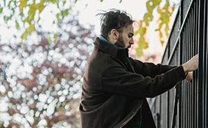 Fence-Hopping Neighbors Treat Private Yard As Public Shortcut, Homeowner Plans To Strike Back