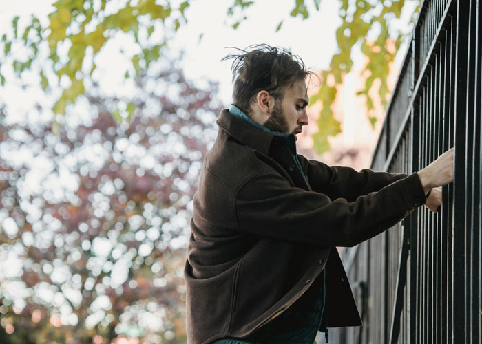 Fence-Jumping Neighbors Turn Quiet Cul-De-Sac Into A Local Shortcut, Homeowner Is Fed Up