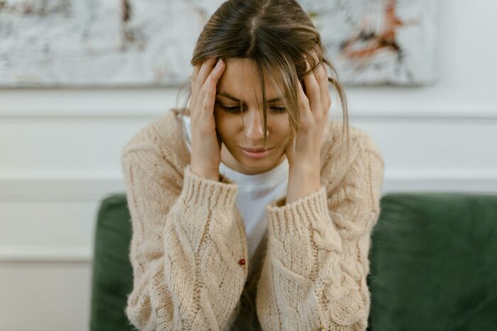 “I Feel So Unprotected”: GF Stumped To Find BF Still Shares Bed With Ex “Platonically,” Ends Things