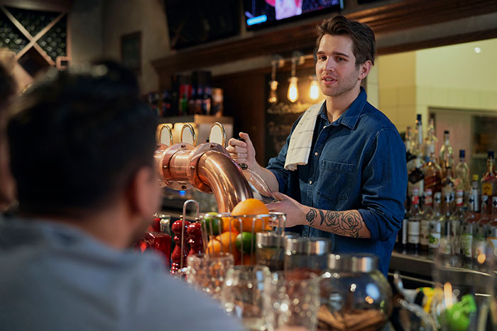 “7 Drinks, 3 Starters, And An Extra Main”: Guy Feasts As Table Thieves Unknowingly Pay His Bill