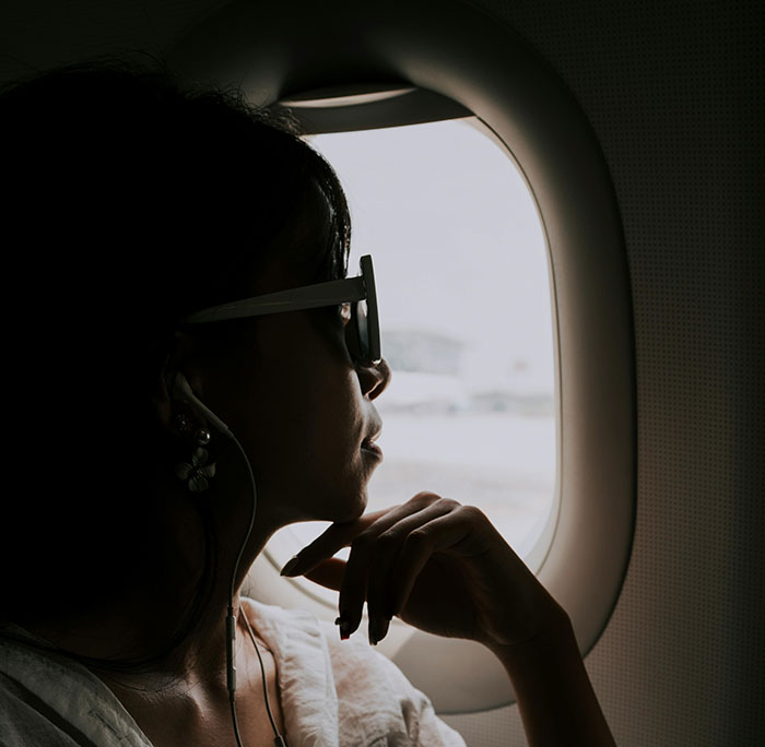 Man Fumes When Woman Won’t Give Up Her Window Seat For His 7-Year-Old Son: “Ridiculous”