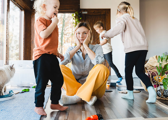 Kids Completely Wreck Aunt’s Apartment, Mom Gets Defensive When She Loses Her Free Babysitter