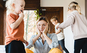 Kids Completely Wreck Aunt’s Apartment, Mom Gets Defensive When She Loses Her Free Babysitter