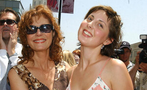 “A True Almond Mom”: Eva Amurri Says Susan Sarandon Didn’t Let Her Indulge Growing Up