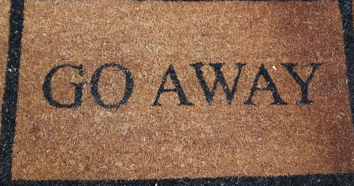 35 Times People Saw Some Really Amusing Or Witty Doormats And Couldn’t Help Posting Their Findings