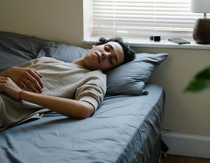 “No One Can Stop Me”: 40 People Confess To The Weirdest Things They Do Living Alone