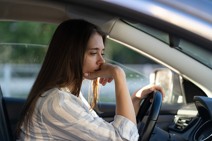 Woman Immediately Moves Out From Her Apartment When Mechanic Finds A GPS Tracker Under Her Car