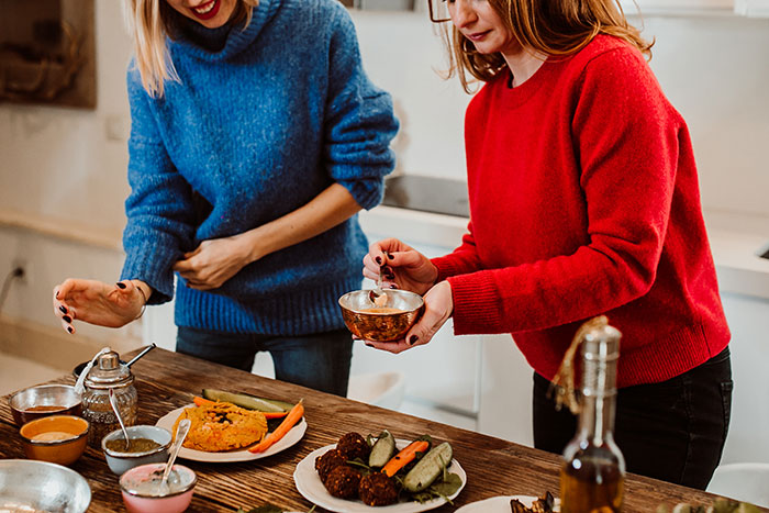 Woman Agrees To Cook Thanksgiving Dinner For Friend, Nopes Out When Asked To Cover The Groceries