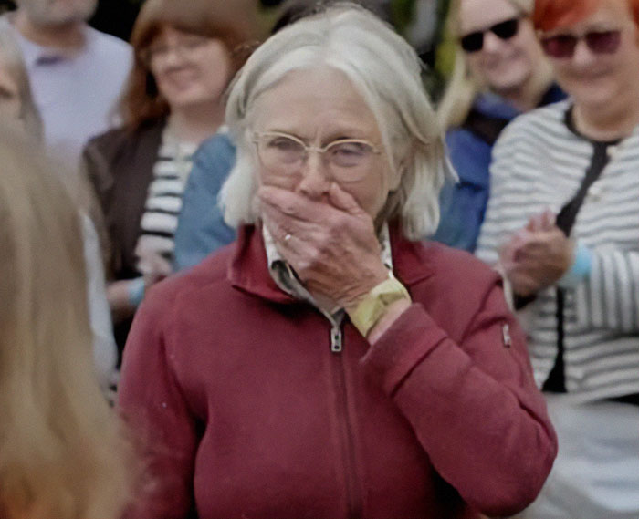 Antiques Roadshow Guest In Tears As She Learns Value Of Grandma’s Jewelry: “Took My Breath Away”