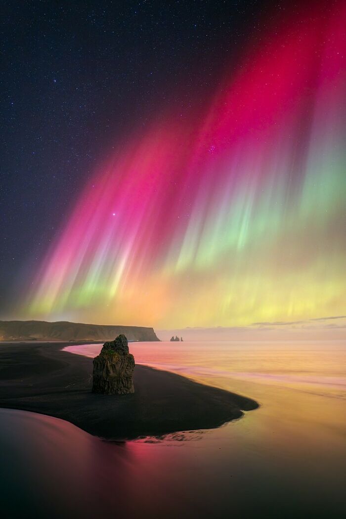 “The Red Aurora Wall” – Vincenzo Mazza