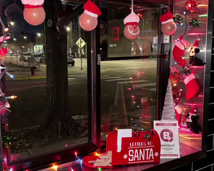 Pizzeria In Chicago Opens Doggie Treat Window, Goes Viral Due To The Most Wholesome Interactions