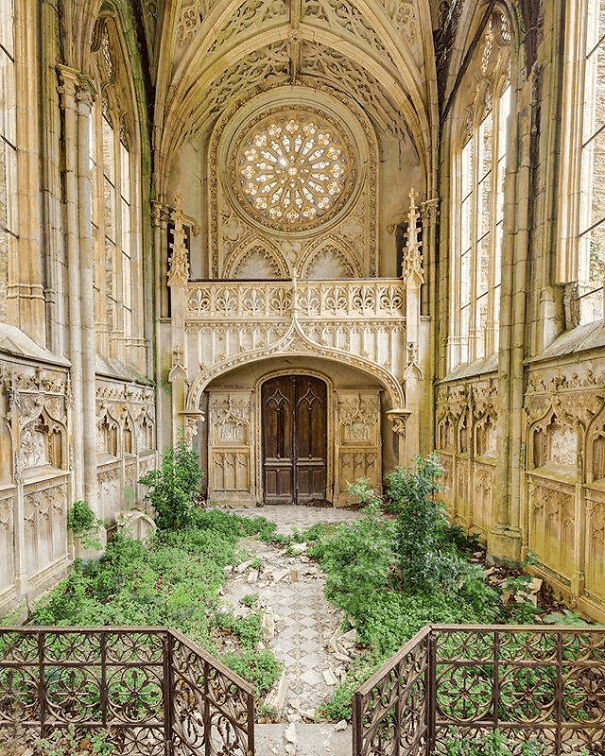 La Chapelle De L'ange Au Violon (The Chapel Of The Angel With The Violin). In The South Of France