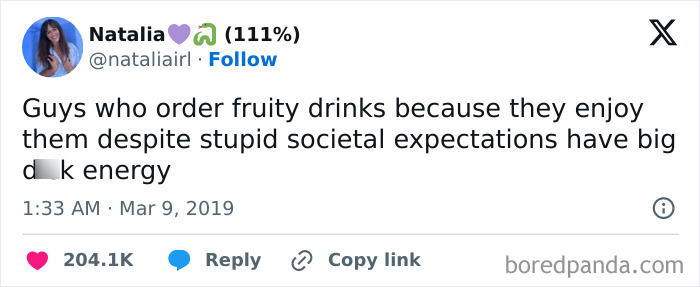 Tweet praising men who order fruity drinks, challenging societal norms, described as having strong confidence.