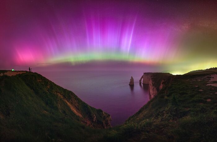 “A Historic Night: Northern Lights At Étretat” – Julien Looten