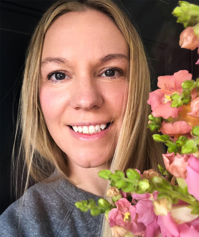 Jenna Miscavige holding pink flowers, related to ex-Scientologist's revelations on brainwashing.