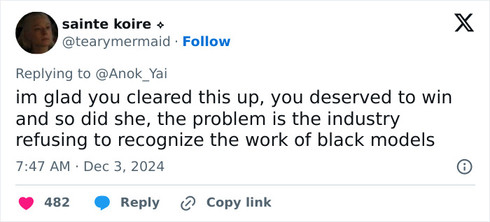 Tweet discusses black models and industry recognition issues.