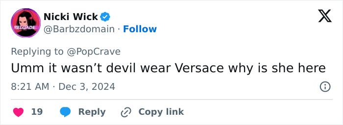 Tweet joking about Donatella Versace's presence at the Devil Wears Prada musical premiere.