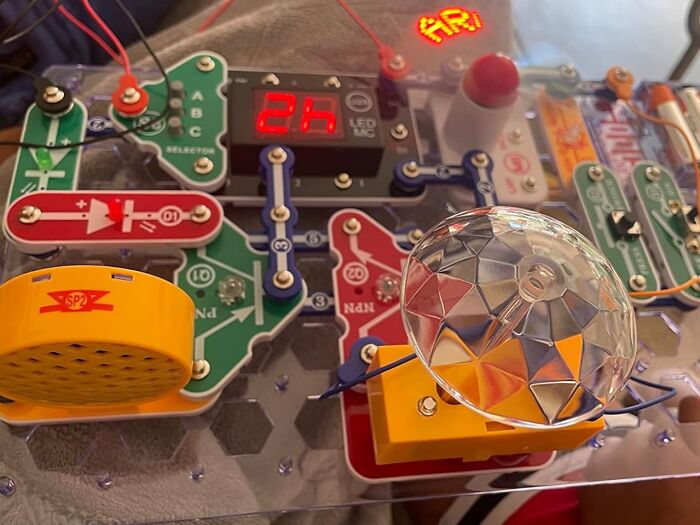 Build And Play With Snap Circuits "Arcade" And Let Your Kids Create Their Own Electronic Games And Gadgets. It's The Perfect Blend Of Fun And Educational Engineering!