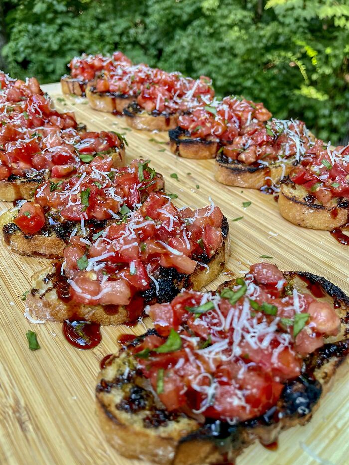 Crunchy Grilled Garlic And Pesto Bruschetta