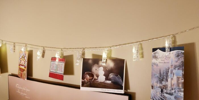 String lights with clips displaying cards; ideal gifts for teens' room decor.