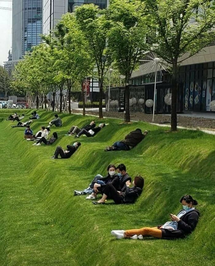 Shanghai’s Business District Features A Unique Green Space With A 110-Degree Incline, Designed For Ergonomic Comfort And Resembling A Reclining Chair