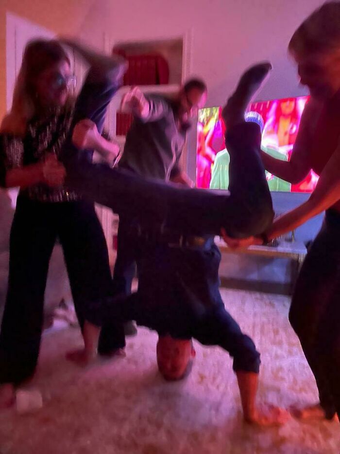 My Father-In-Law Did His Famous Dance Move This Christmas And I’m Glad He Didn’t Break His Neck