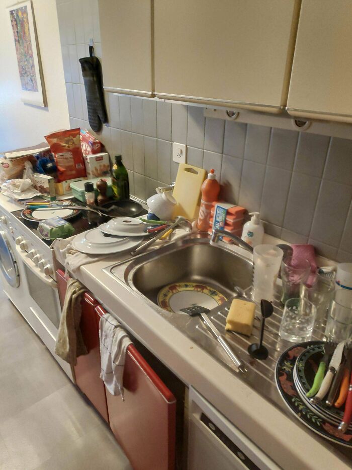 Cluttered kitchen with dishes and food leftovers, illustrating bad roommate habits.