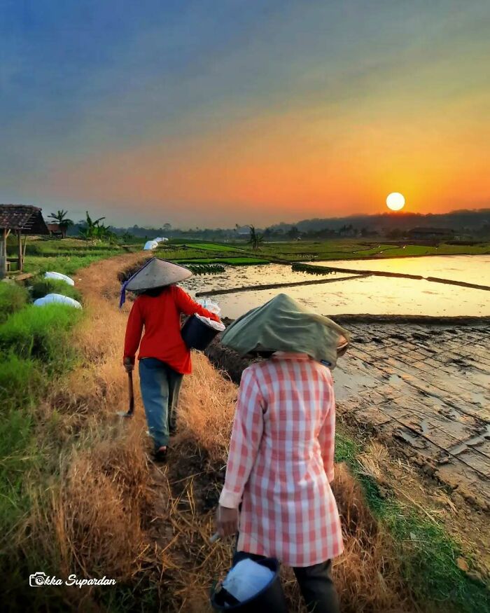 34 Vibrant And Authentic Photos Of Indonesia’s Daily Life Captured By A Local Photographer