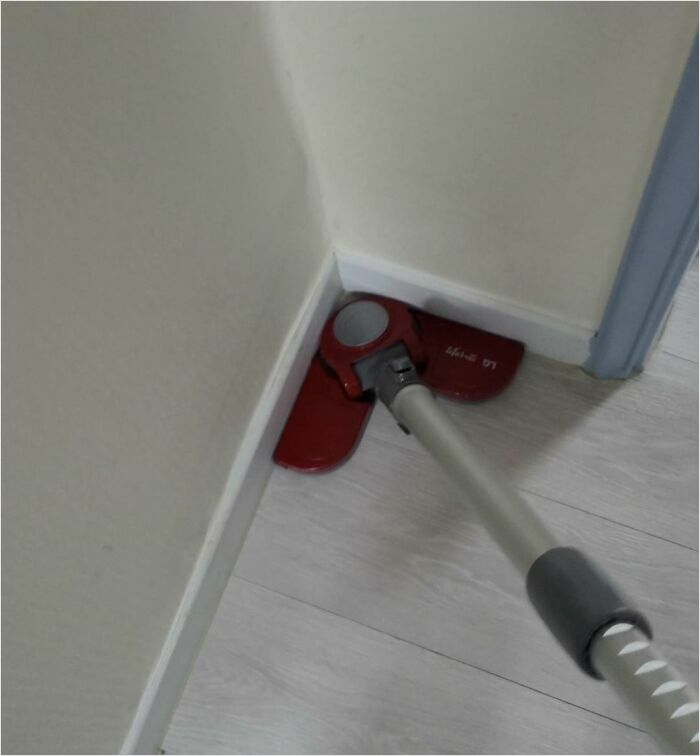 Vacuum cleaner's head showing a satisfying perfect fit in a corner.