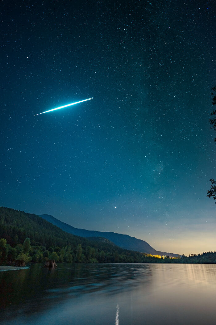 Este increíble meteorito explotó cuando fui al lago Rattlesnake en Washington, EE.UU., el pasado fin de semana. Haz zoom para ver el momento exacto en que explota en dos