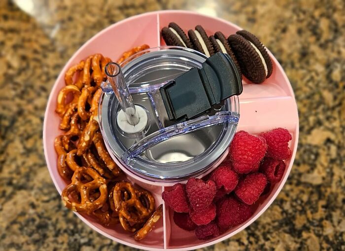 Snack tray with pretzels, cookies, raspberries, and a tumbler. Perfect Christmas gift idea for mom.