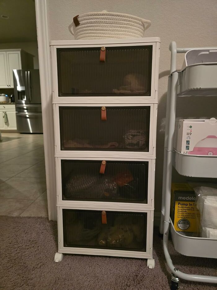 Storage unit with baskets in a modern kitchen, optimizing space and organization.