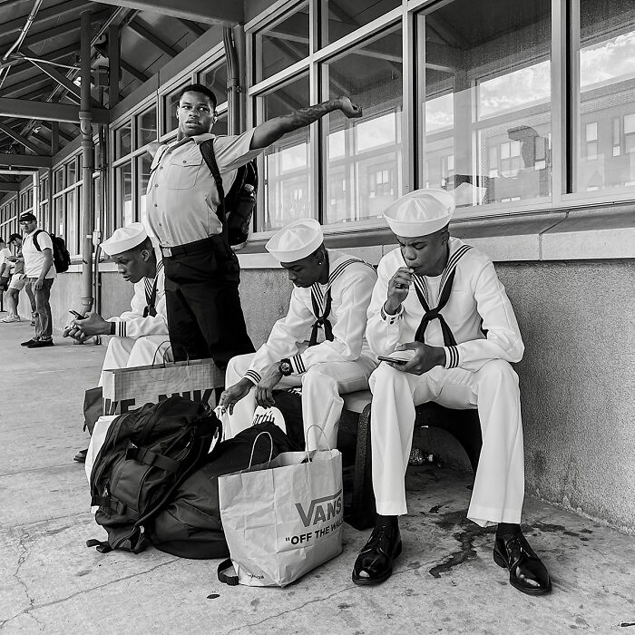 Chicago, Il- July 28, 2024 From The Series 'Weather The Commute' © Spiro Bolos