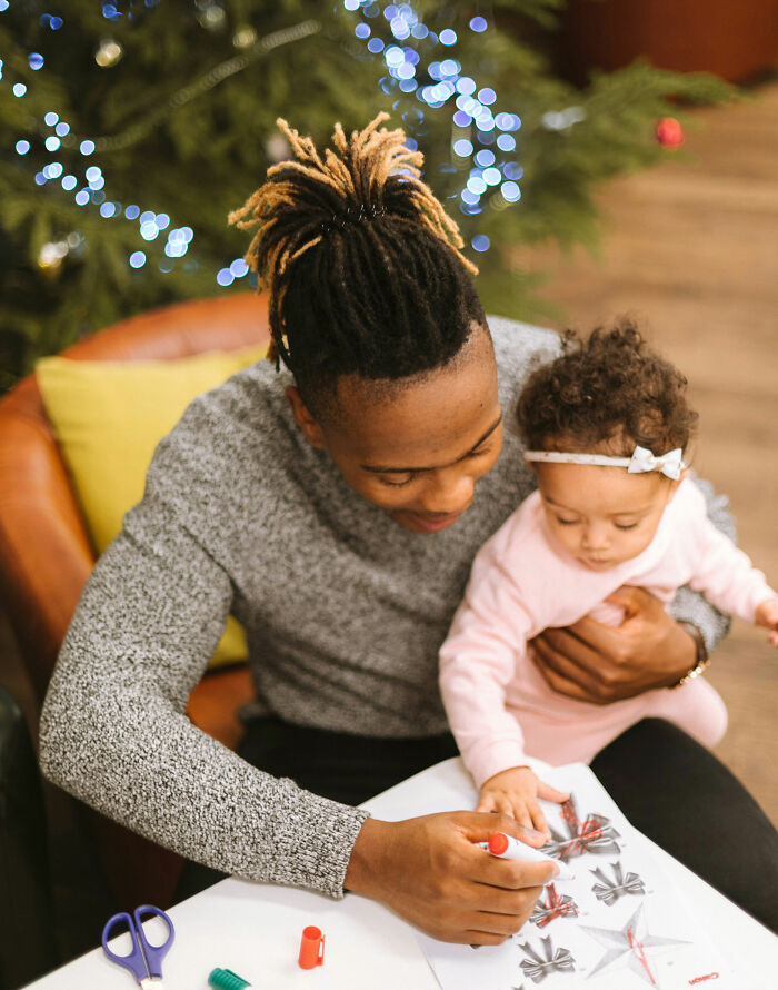 Hey Pandas, AITA For Prioritizing My Daughter Over My Boyfriend’s Family At Christmas?