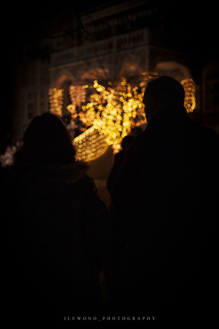 Lessons & Lights: I Photographed The Annual Evening Christmas Service At My Old High School (9 Pics)