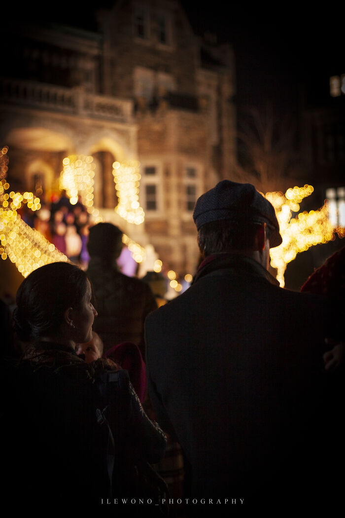 Lessons & Lights: I Photographed The Annual Evening Christmas Service At My Old High School (9 Pics)