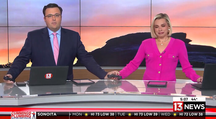 “Devastated” TV Anchor Breaks Down During Live Broadcast Announcing Young Colleague's Passing